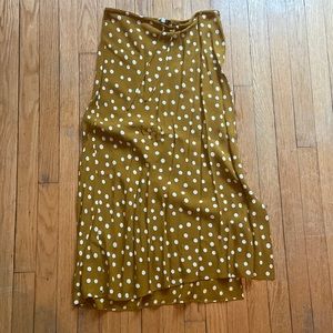 Medium-length polka dot Madewell skirt